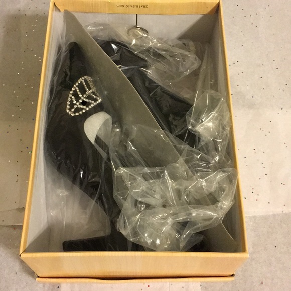 Black Velvet Dressy Heels Diamond Leaf Accents 6.5 - Picture 7 of 8